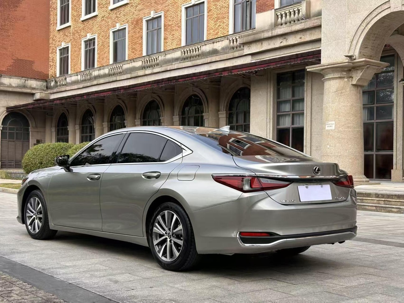 Lexus ES 200 2021