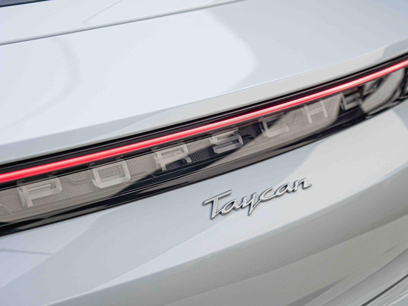 Porsche Taycan 2024