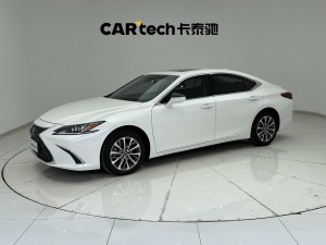 Lexus ES 200 2023