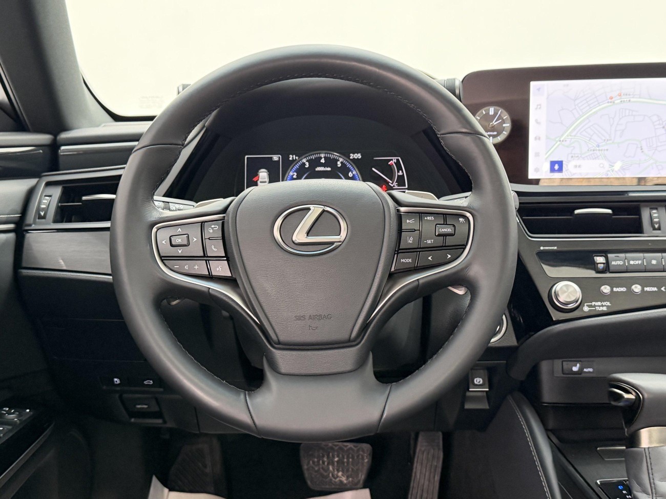 Lexus ES 200 2023