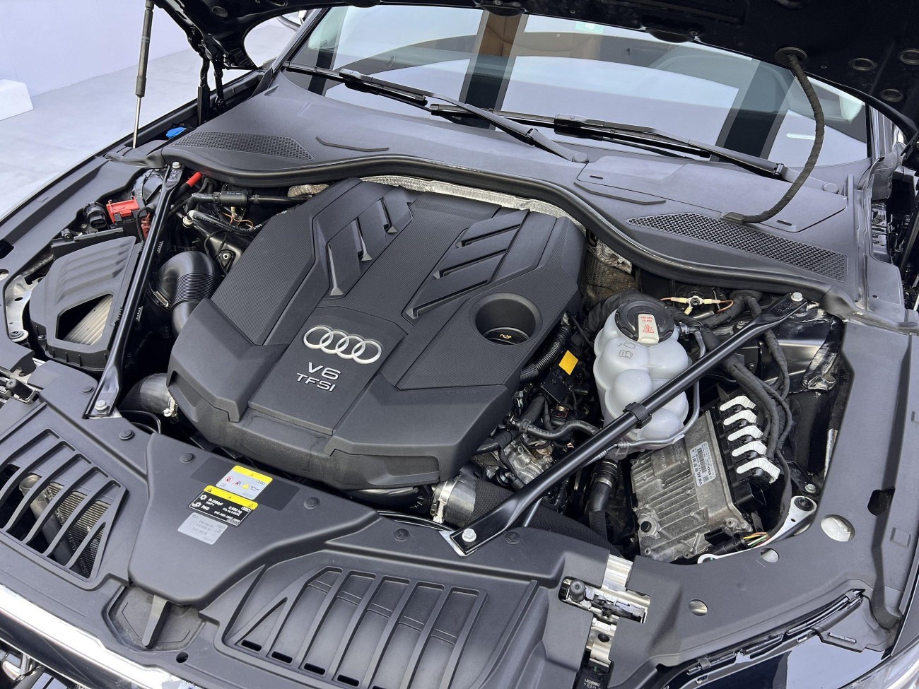 Audi A8L 202 2024