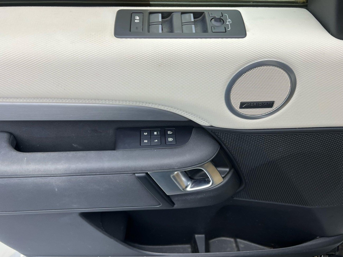 Land Rover Discovery 2022