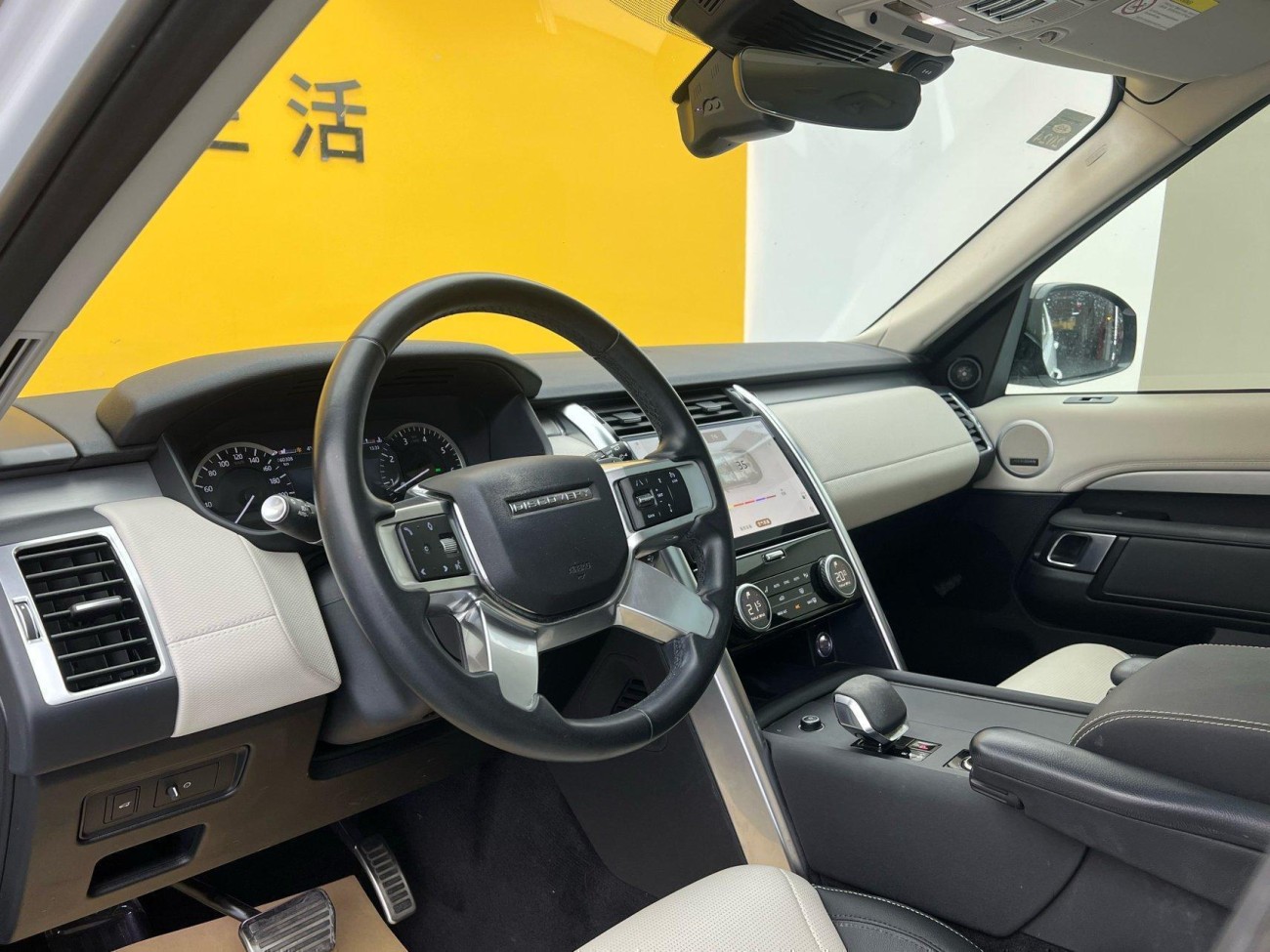 Land Rover Discovery 2022