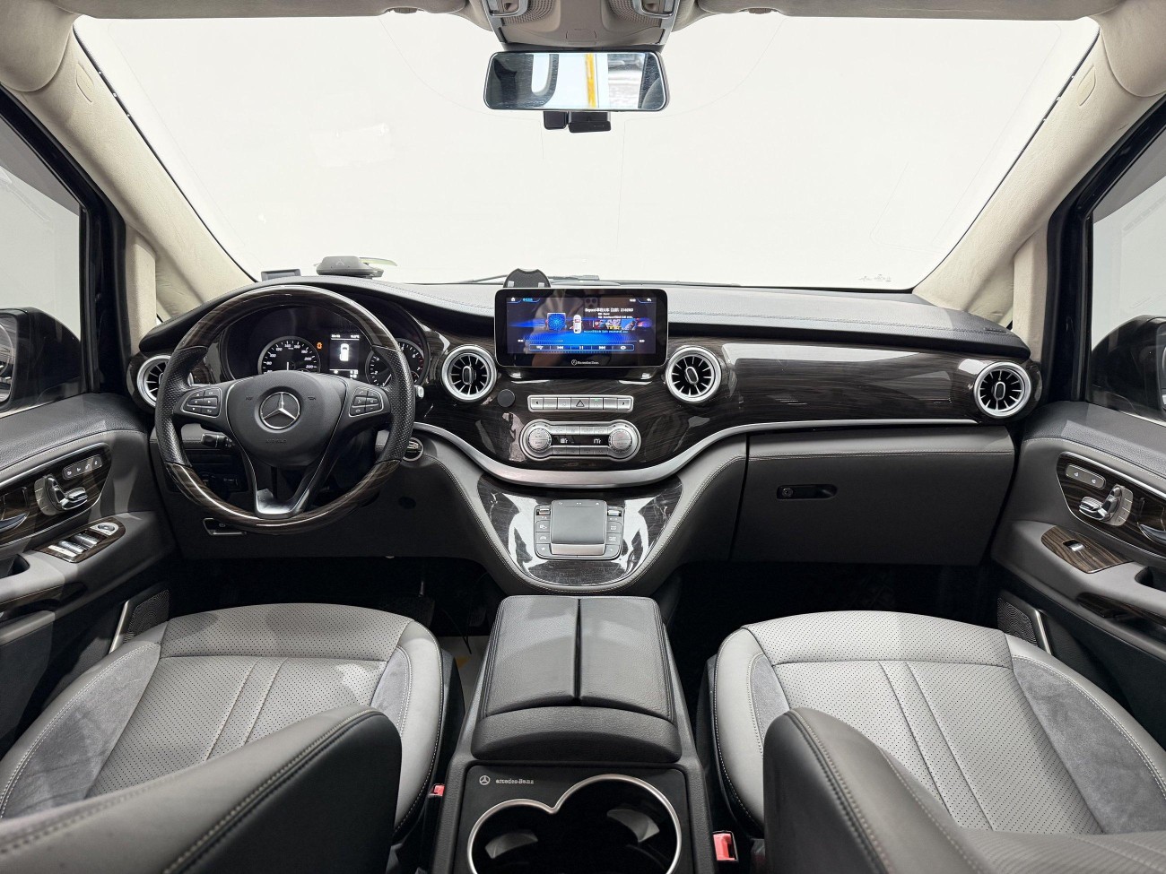 Mercedes-Benz 2021 2020