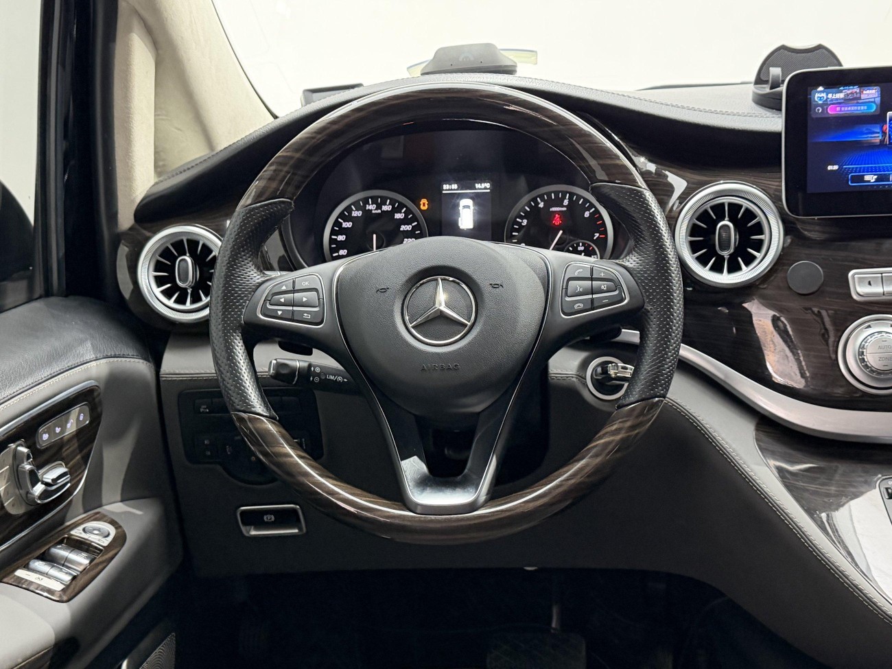 Mercedes-Benz 2021 2020