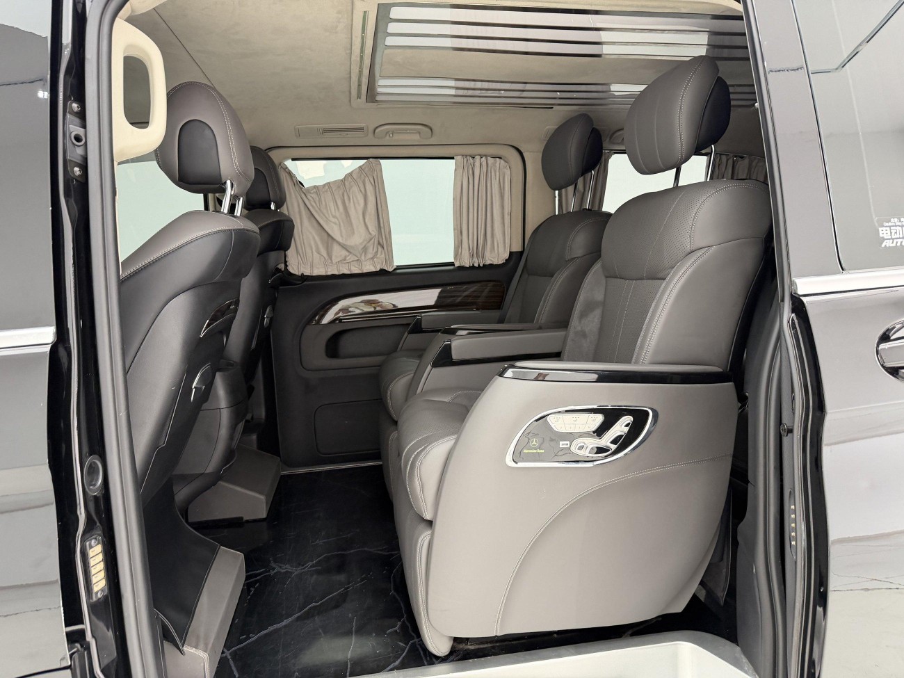 Mercedes-Benz 2021 2020