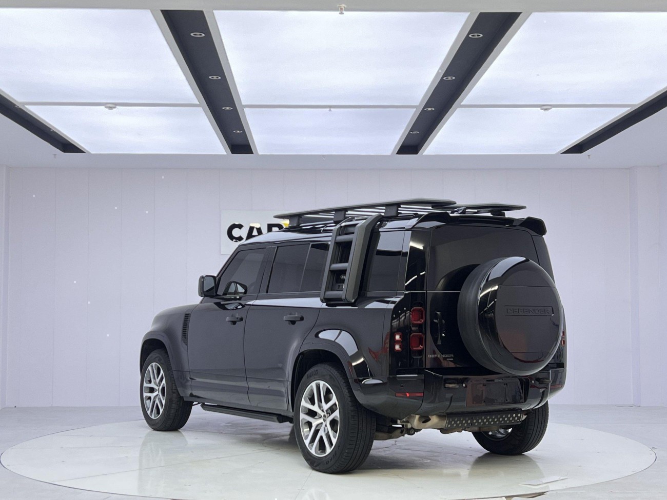 Land Rover Defender 2023