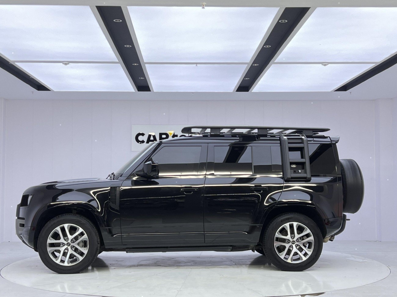 Land Rover Defender 2023