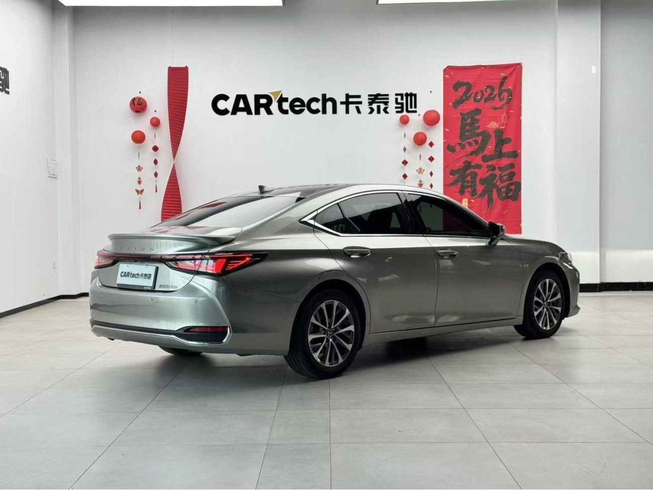 Lexus ES 300h 2025