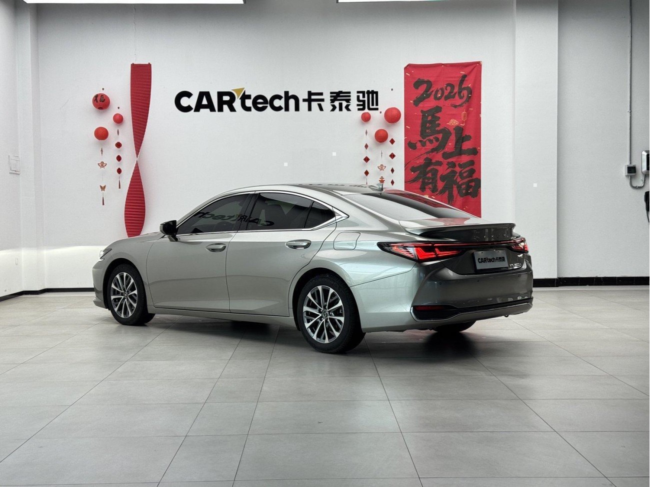Lexus ES 300h 2025
