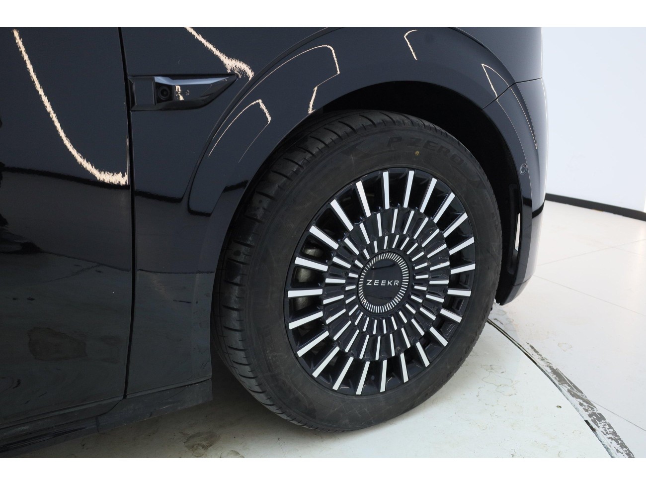 Zeekr 009 2025