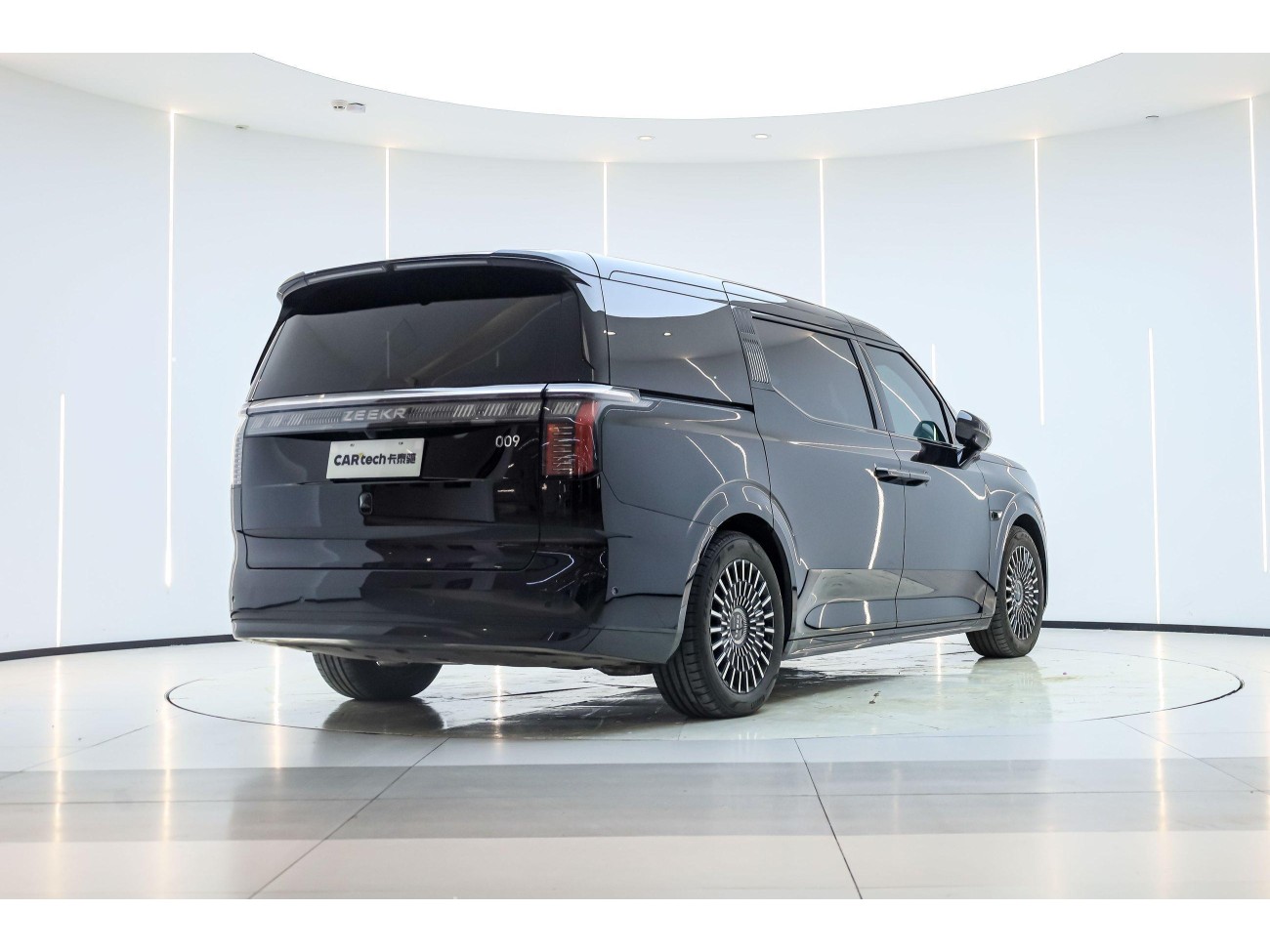 Zeekr 009 2025