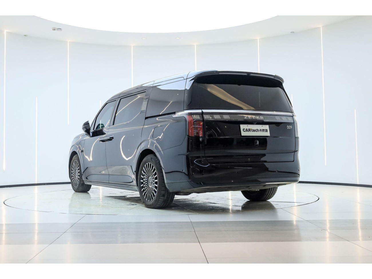 Zeekr 009 2025