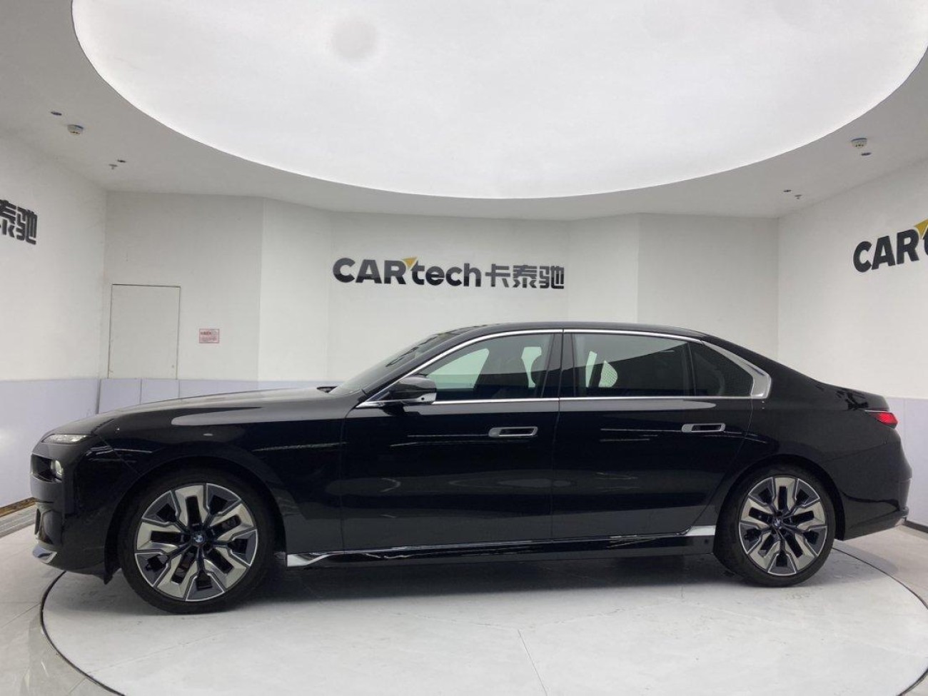 BMW 740Li 2024