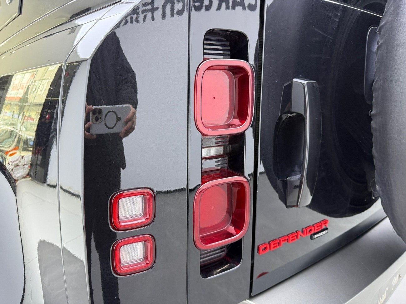 Land Rover Defender 2023