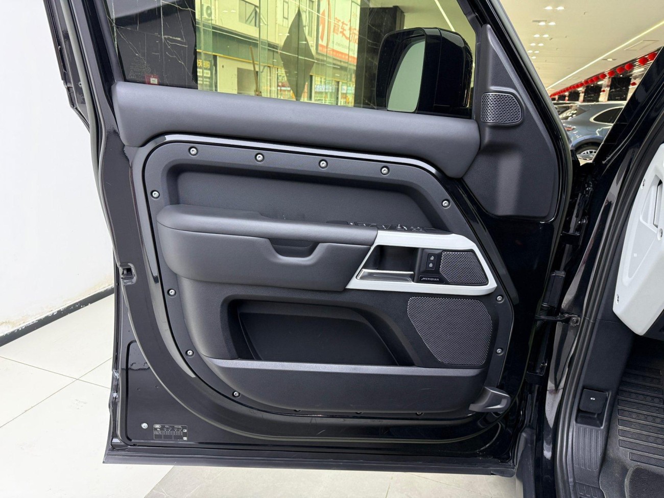 Land Rover Defender 2023