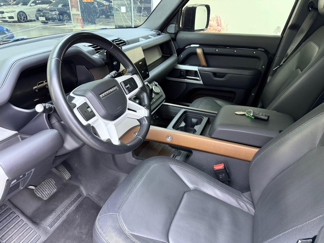 Land Rover Defender 2023