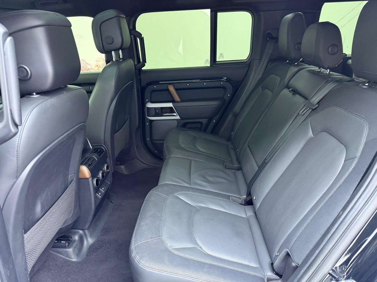 Land Rover Defender 2023