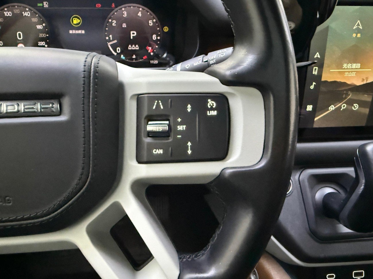 Land Rover Defender 2023