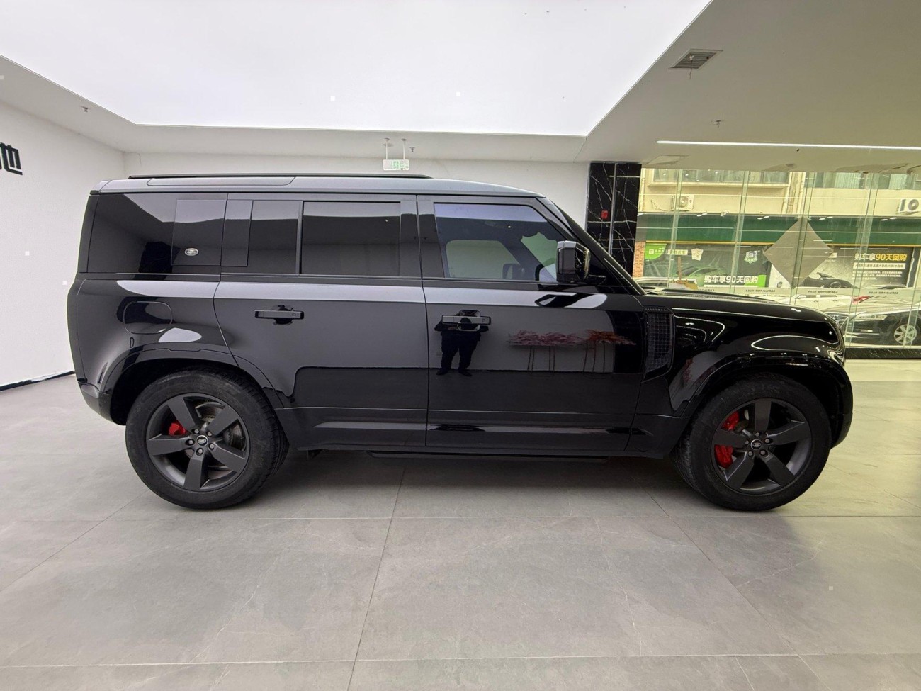 Land Rover Defender 2023