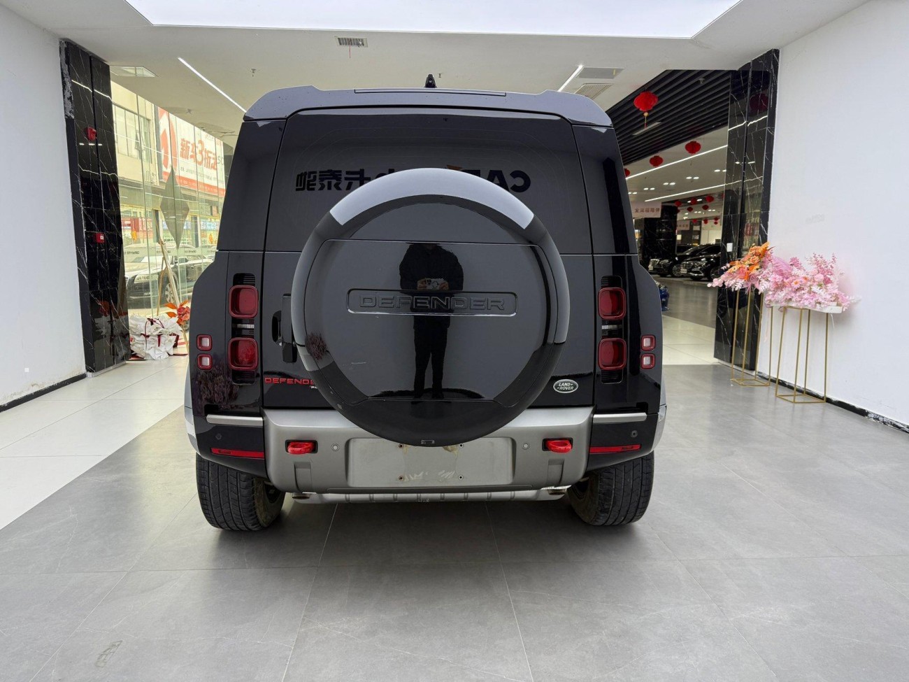 Land Rover Defender 2023