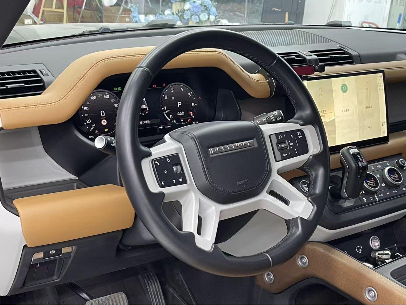 Land Rover Defender 2023