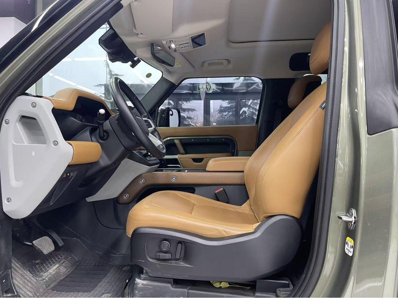 Land Rover Defender 2023