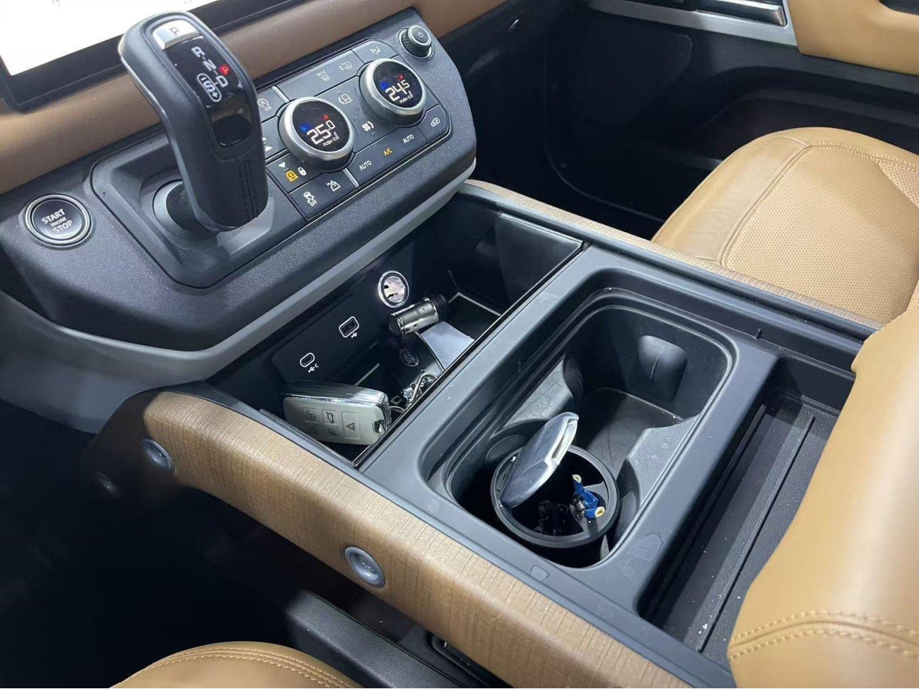 Land Rover Defender 2023