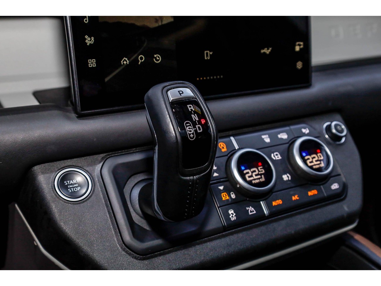 Land Rover Defender 2022