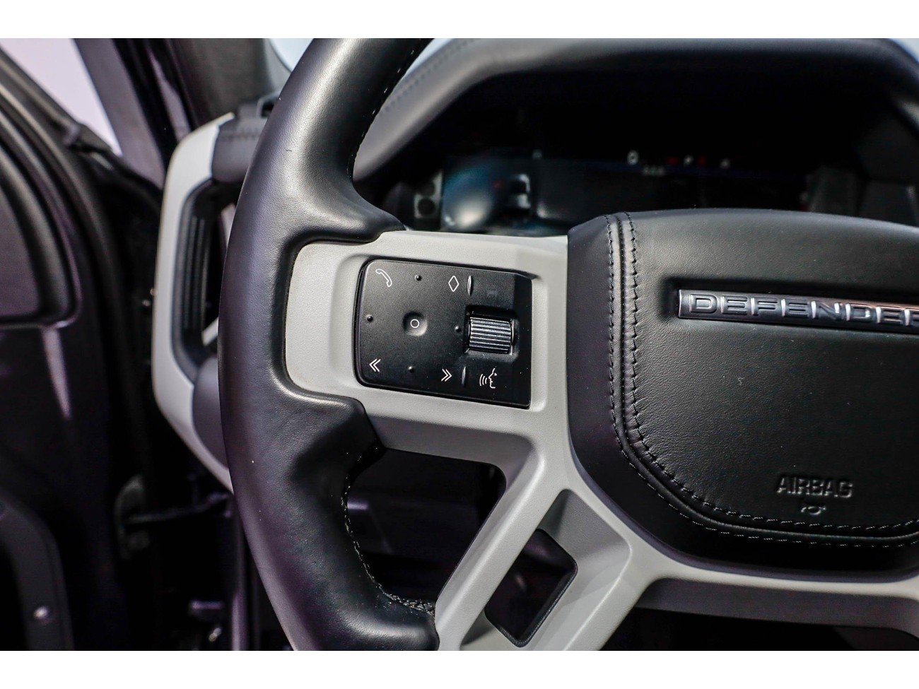 Land Rover Defender 2022