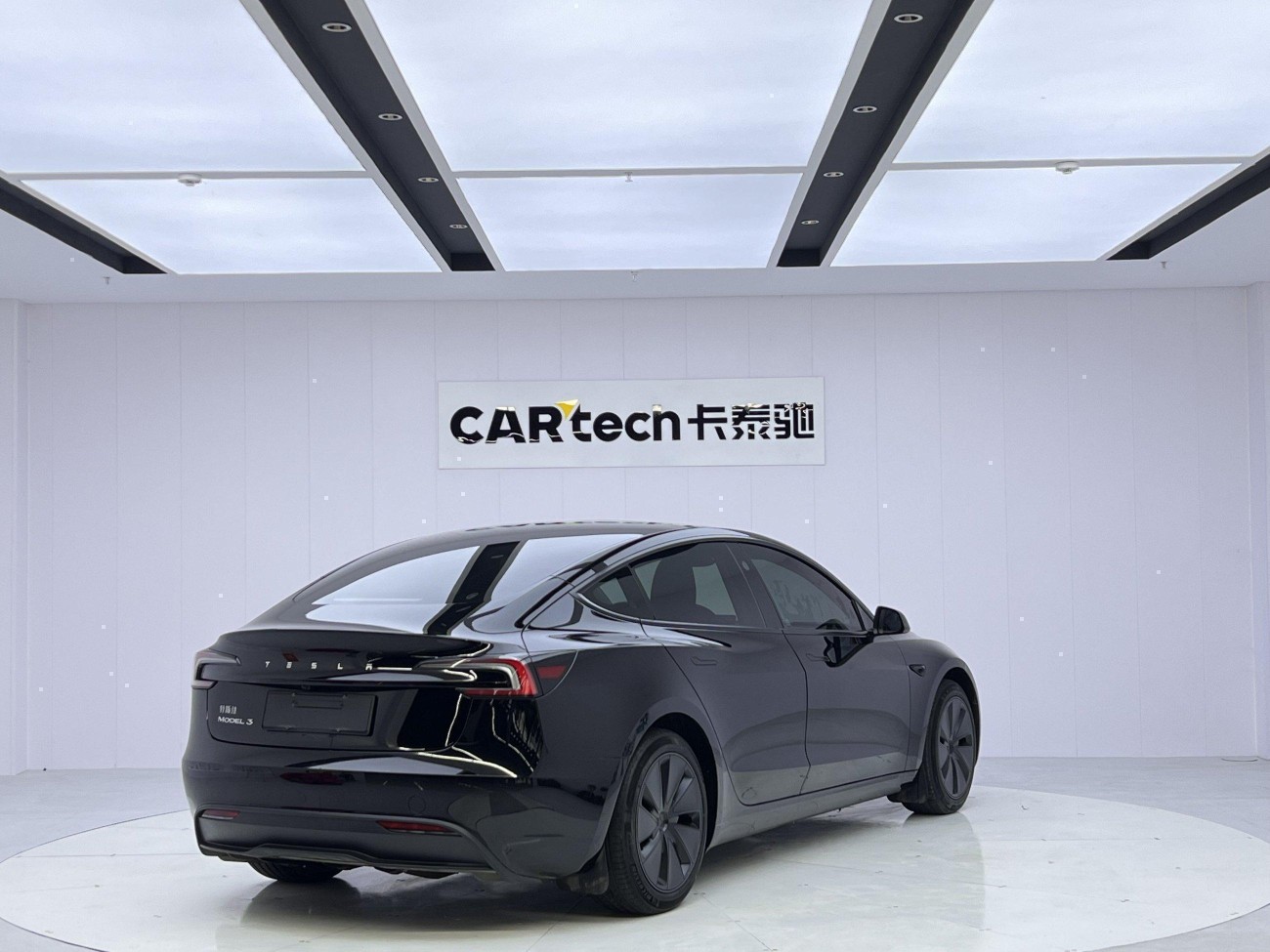 Tesla Model 3 2024