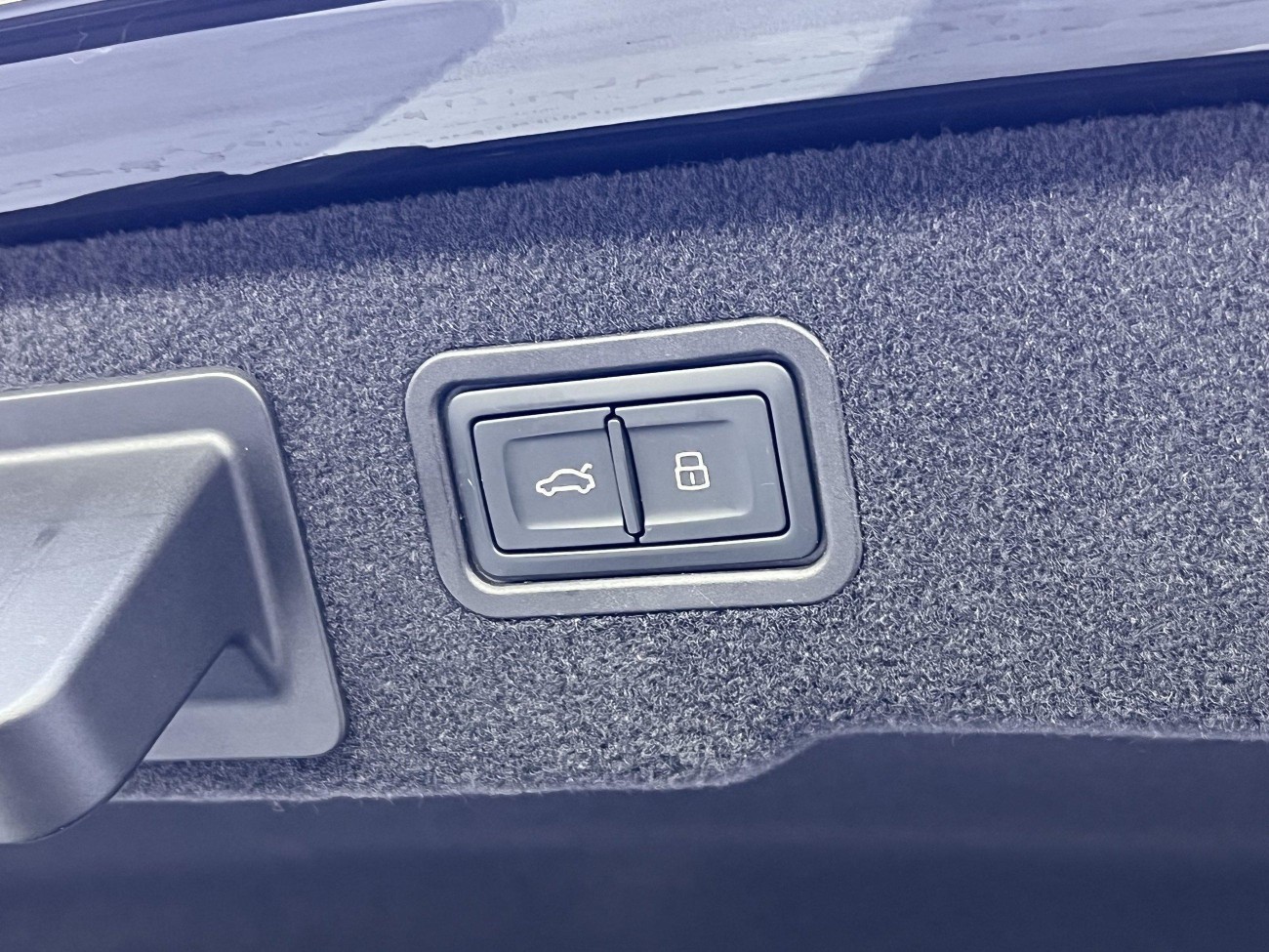 Audi A8L 50 TFSI 2023