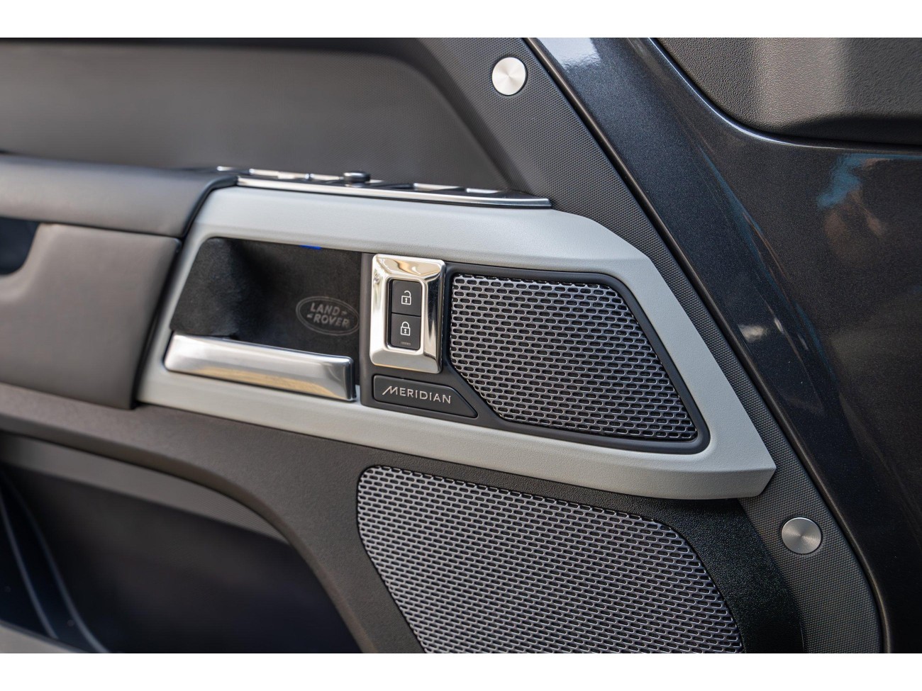 Land Rover Defender 2022