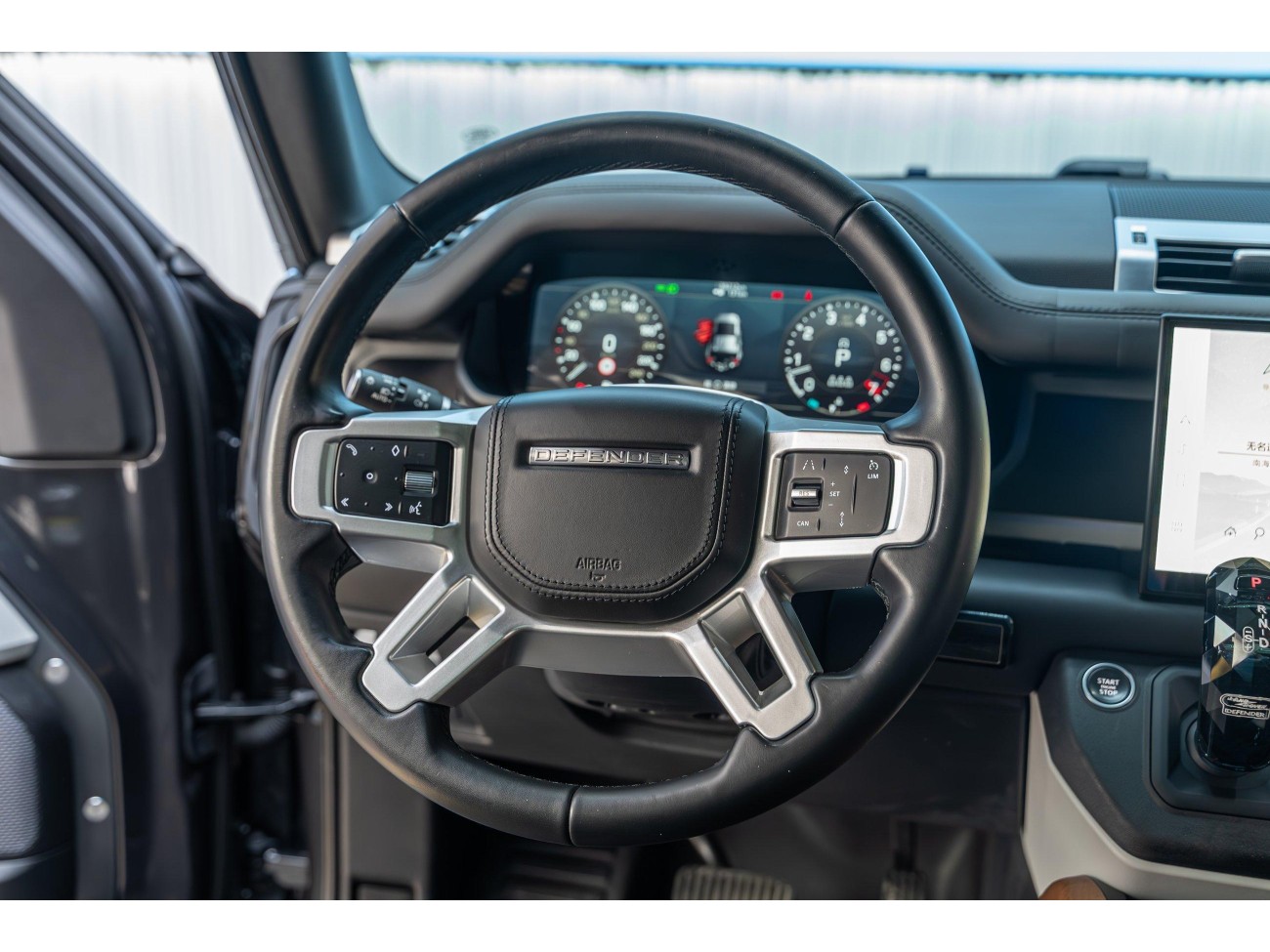 Land Rover Defender 2022