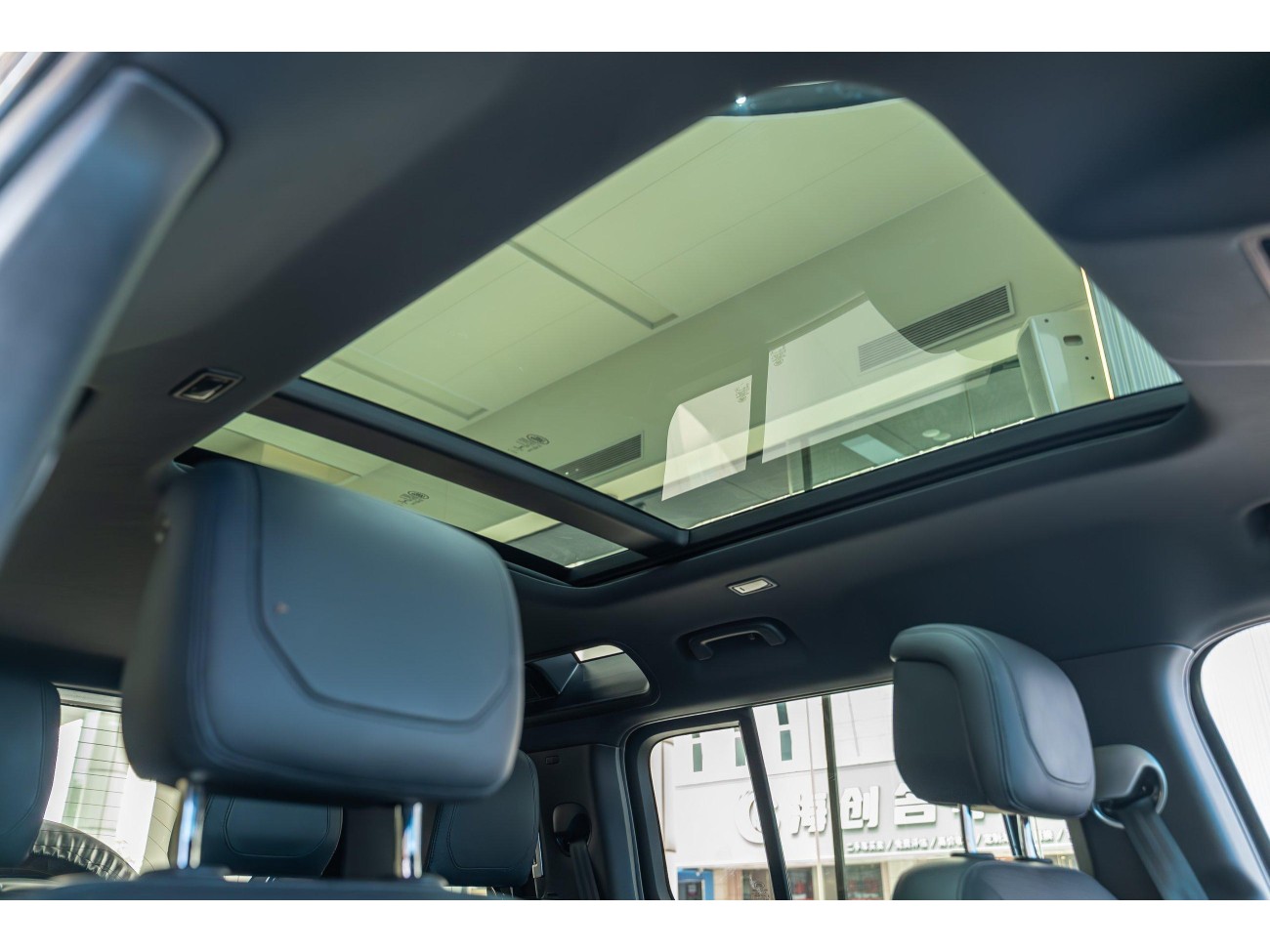 Land Rover Defender 2022