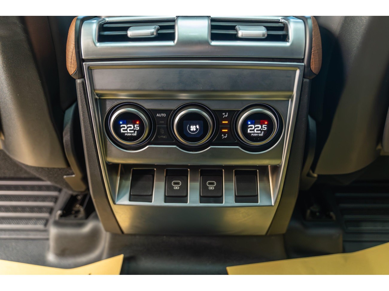 Land Rover Defender 2022