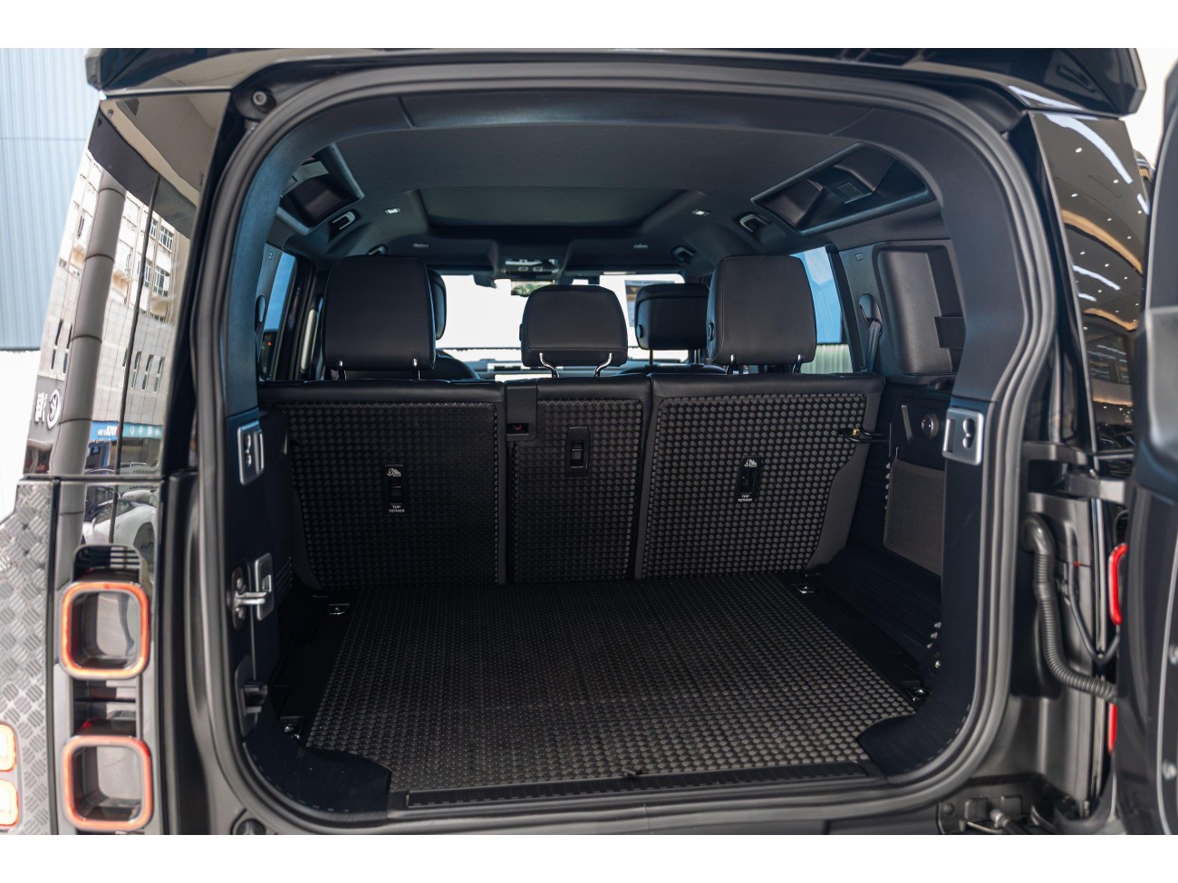 Land Rover Defender 2022