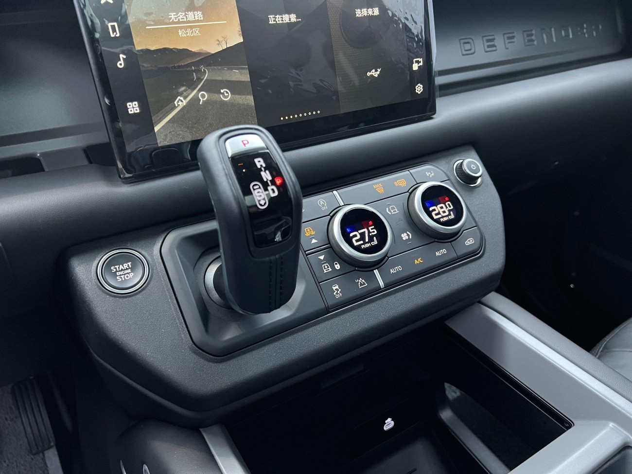 Land Rover Defender 2025