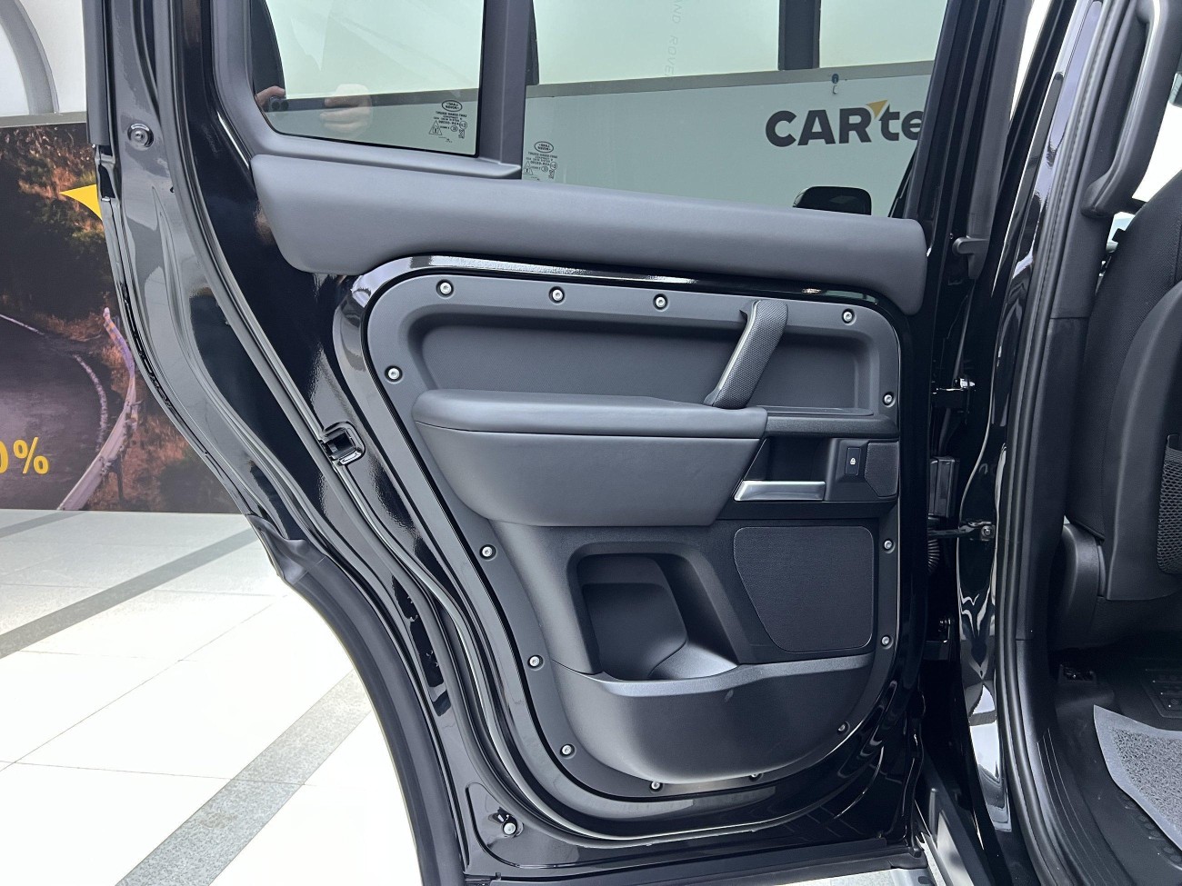 Land Rover Defender 2025