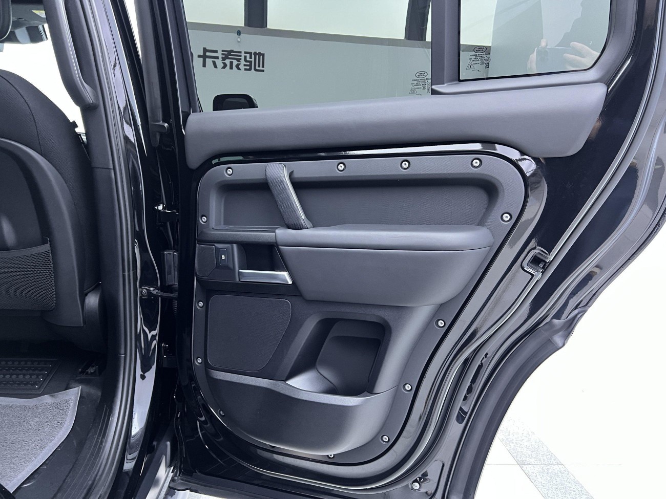 Land Rover Defender 2025