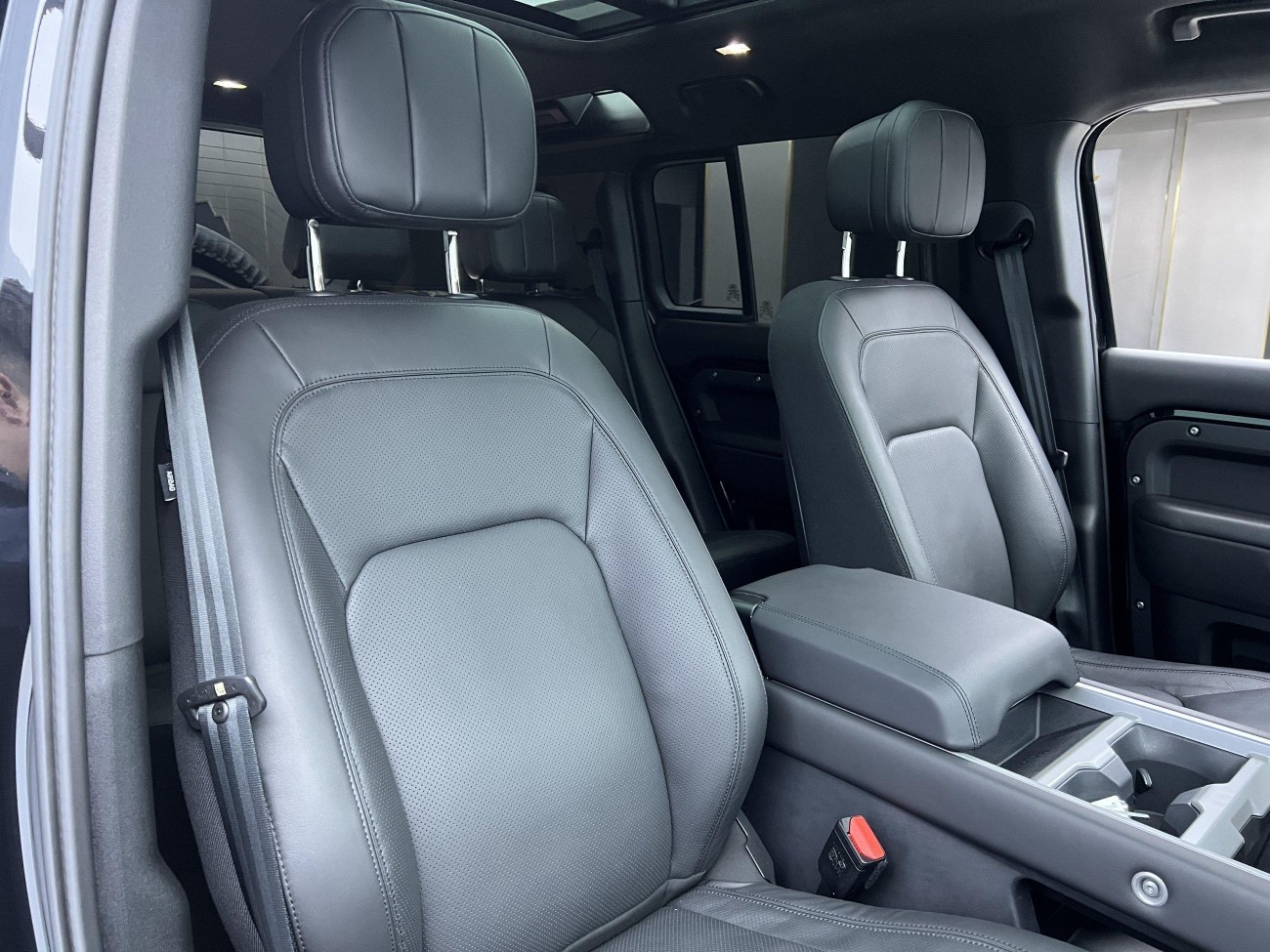 Land Rover Defender 2025