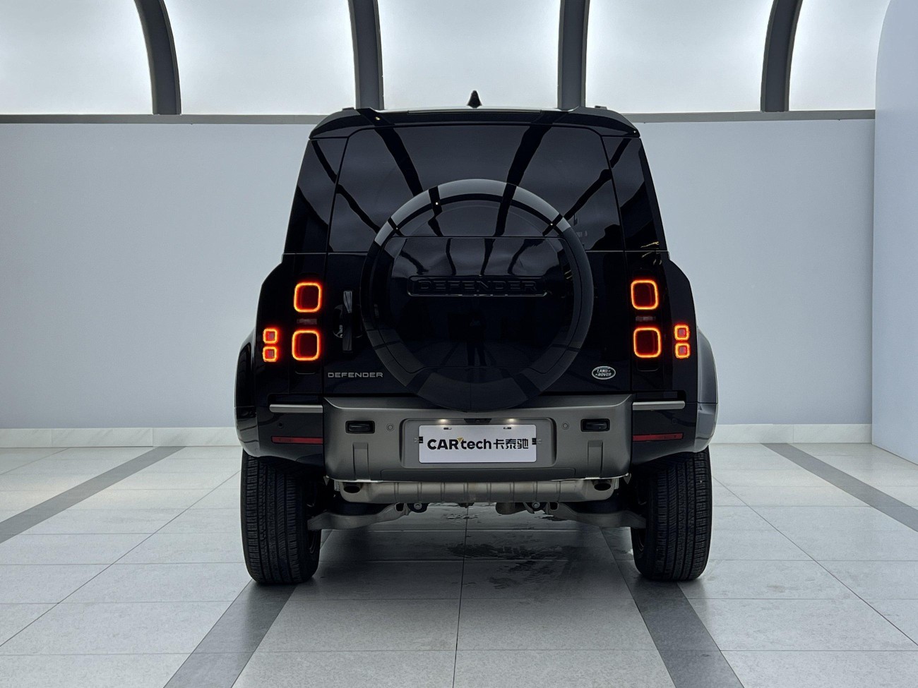 Land Rover Defender 2025