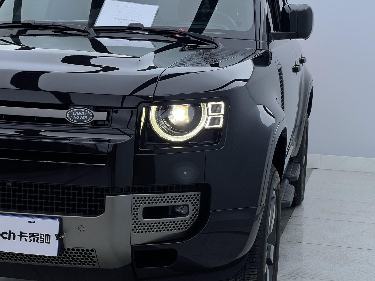 Land Rover Defender 2025