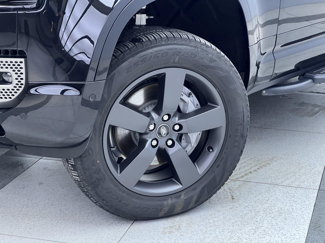 Land Rover Defender 2025