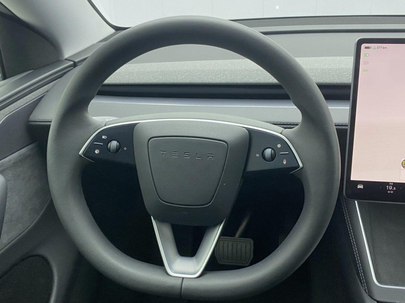 Tesla Model Y 2025