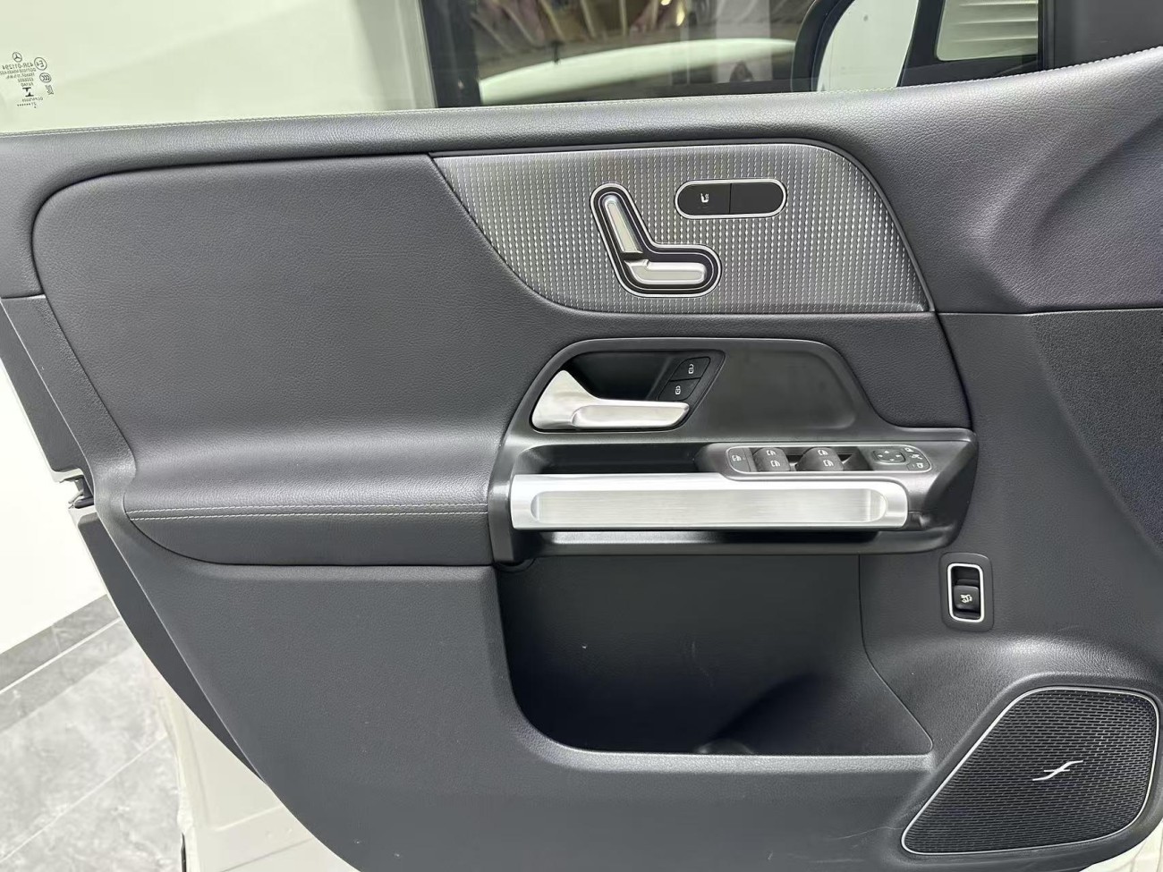 Mercedes-Benz EQB 2021