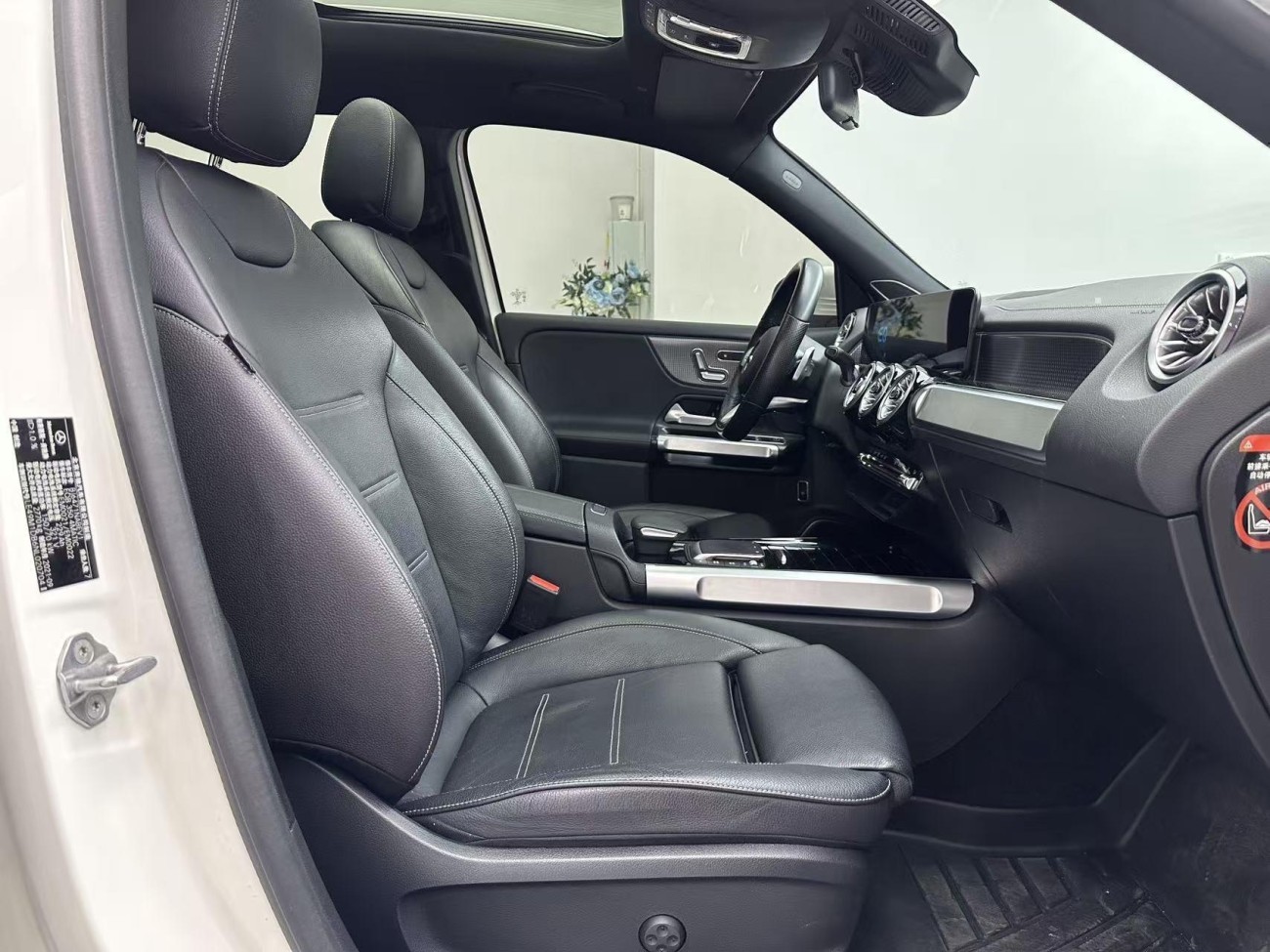 Mercedes-Benz EQB 2021