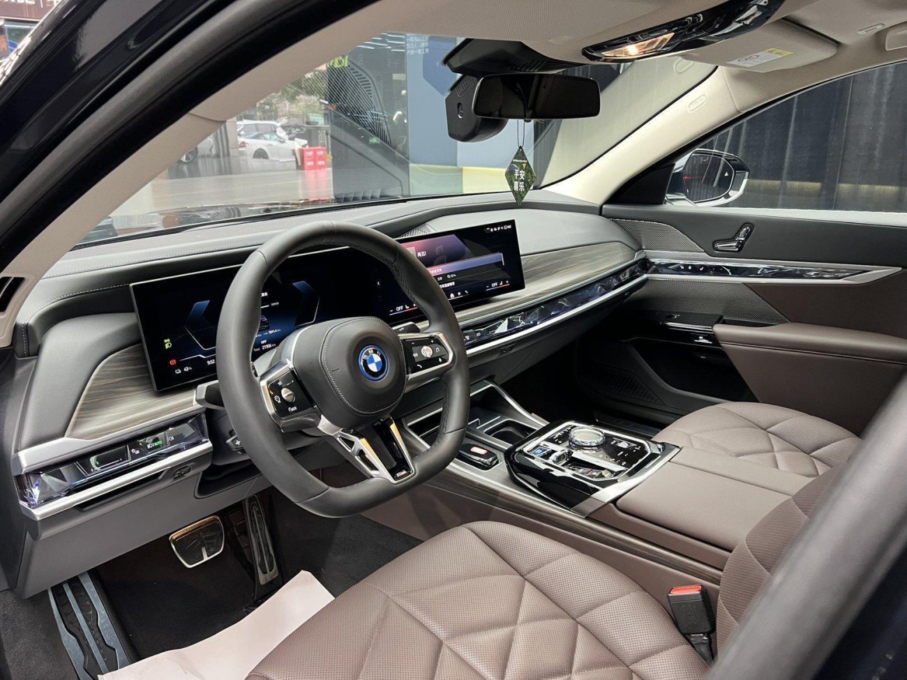 BMW i7 2024