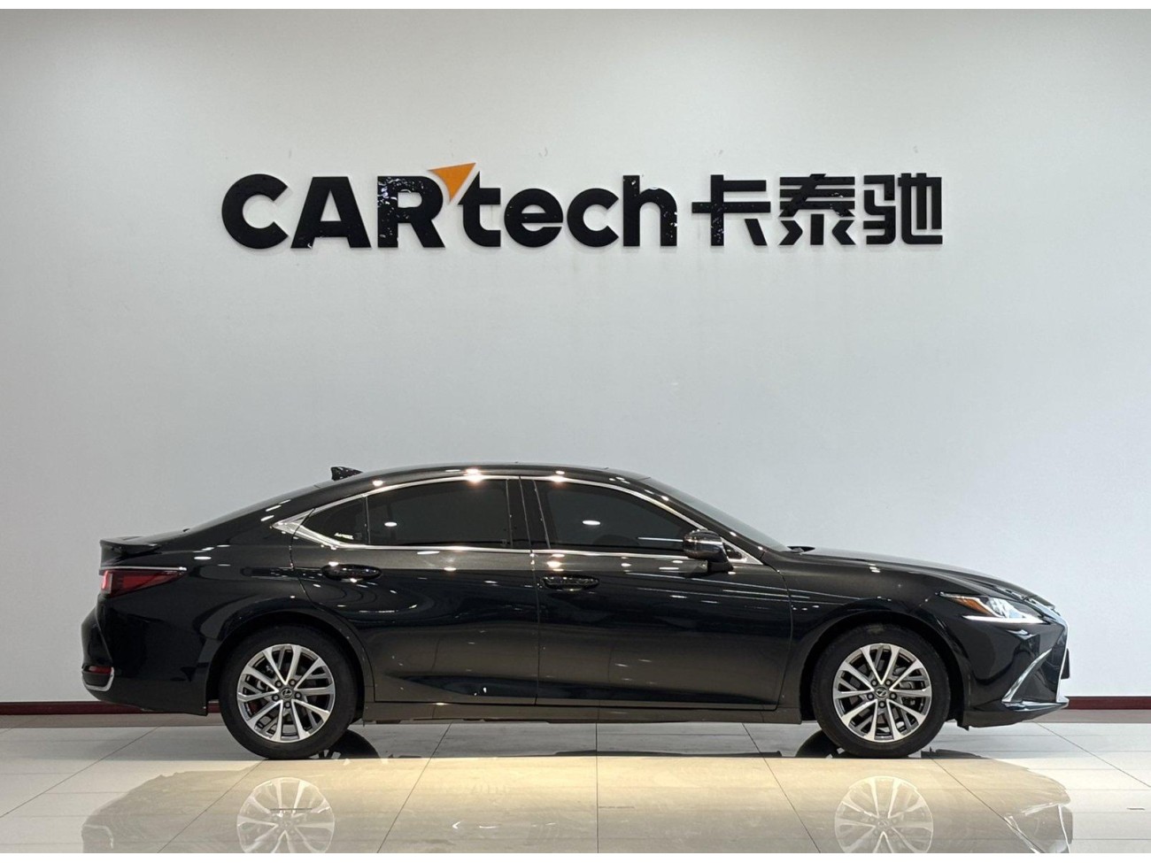 Lexus ES 300h 2024