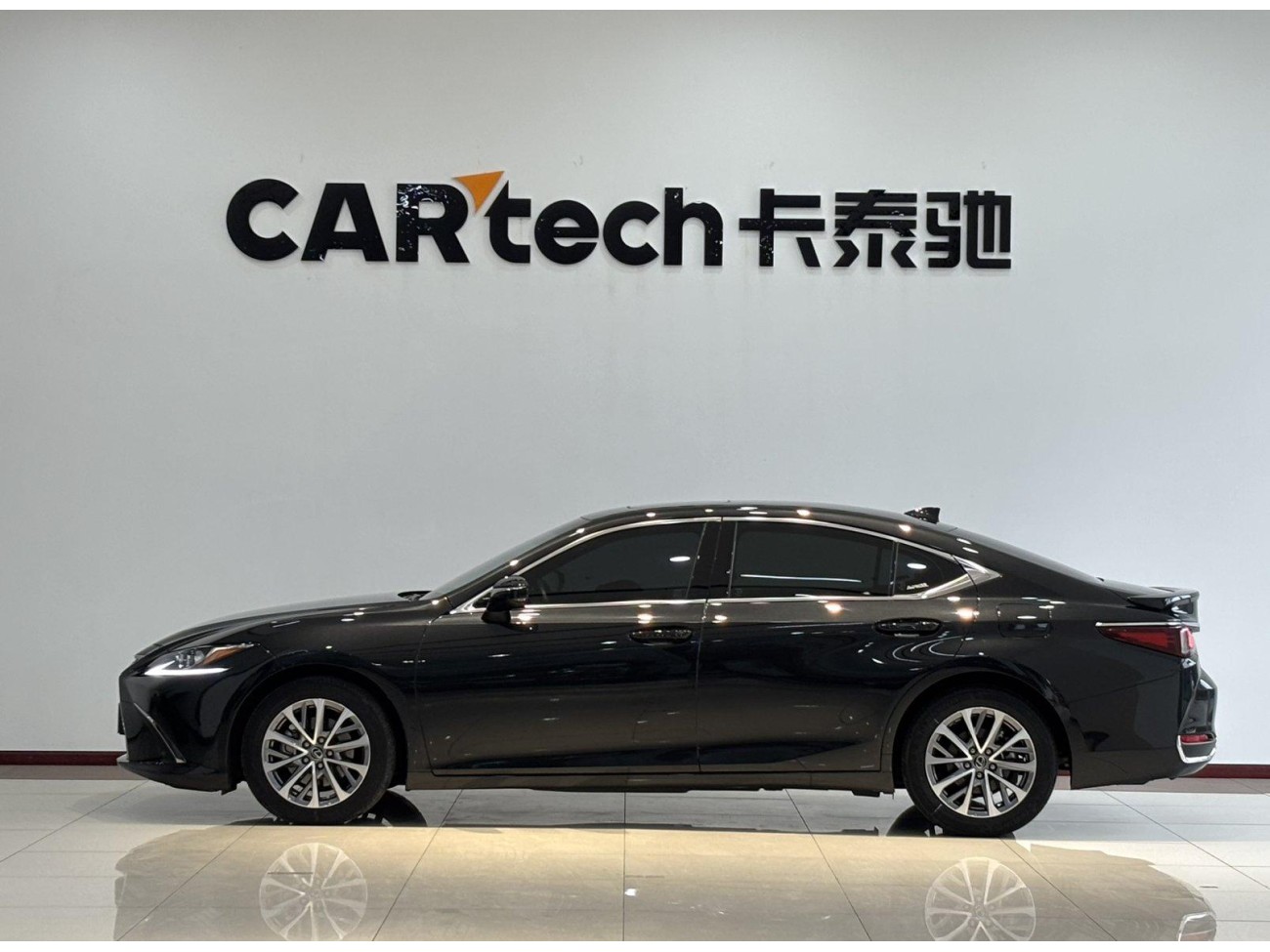 Lexus ES 300h 2024
